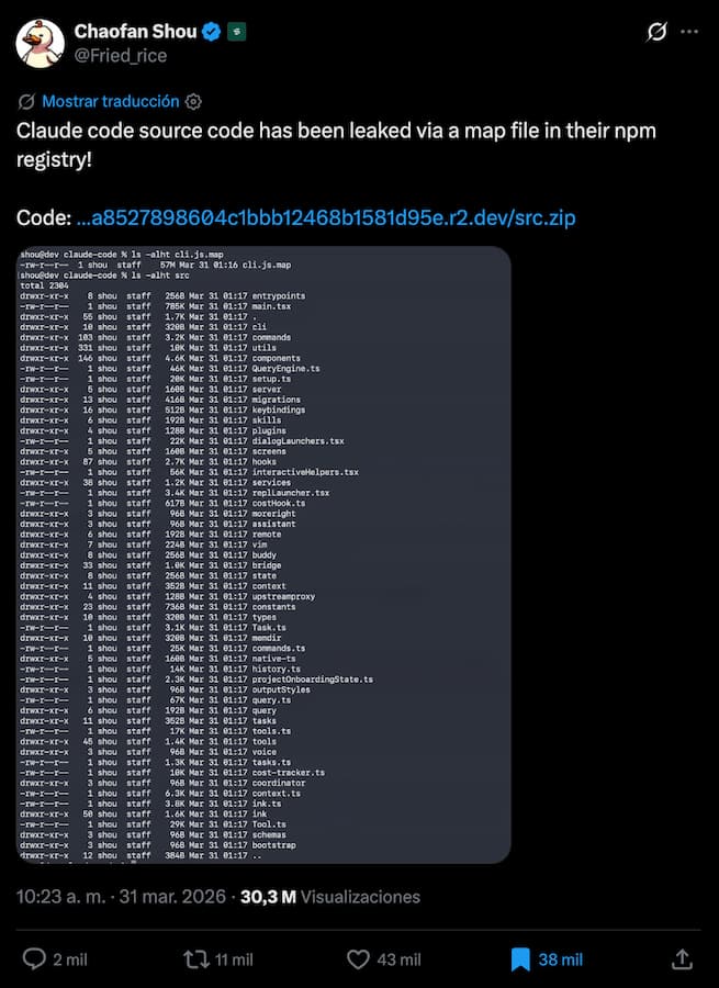 Captura del tweet de Chaofan Shou mostrando el listado de archivos del código fuente filtrado de Claude Code
