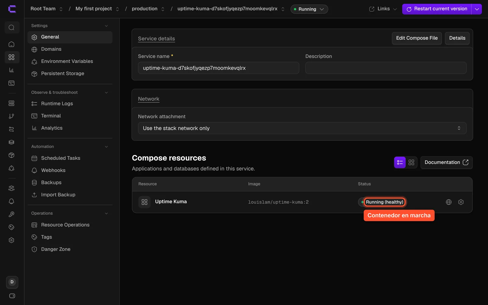 Ficha del servicio Uptime Kuma en Coolify con el estado Running (healthy) señalado