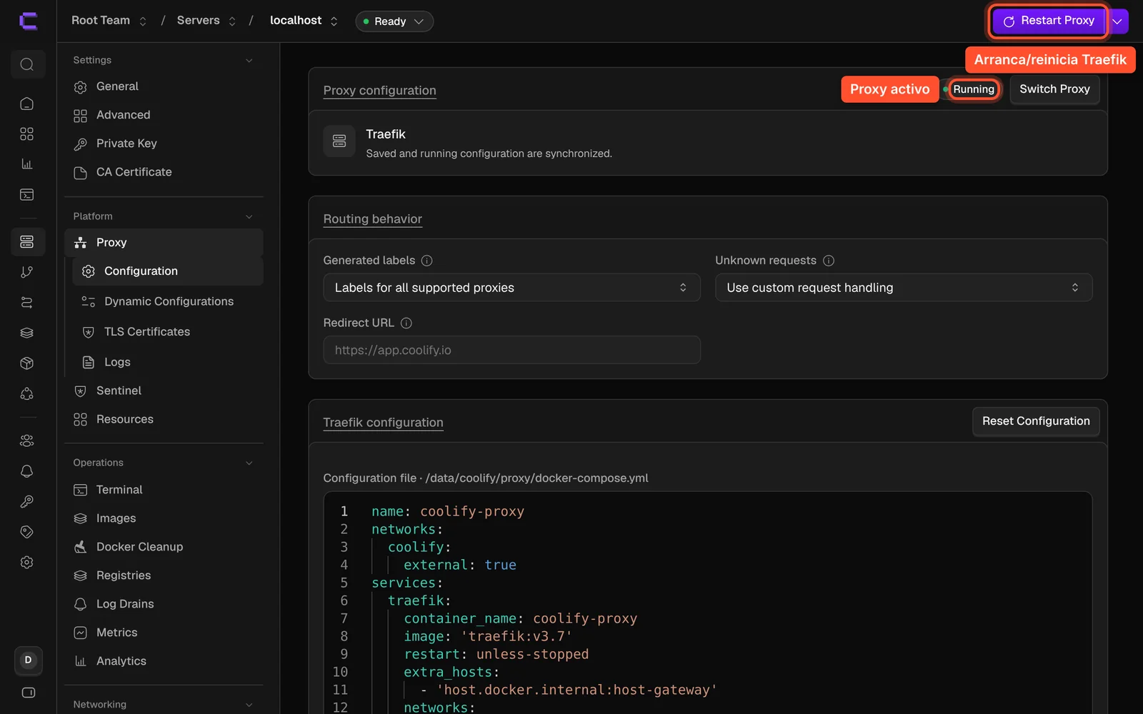 Configuración del proxy en Coolify con Traefik en estado Running y el botón Restart Proxy señalado
